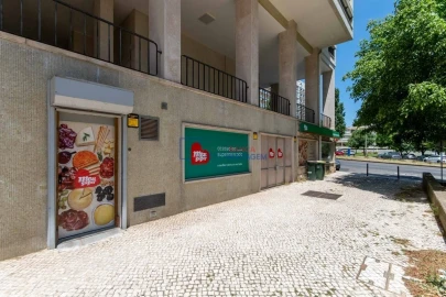 Loja para Venda em Alvalade