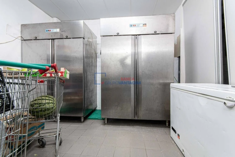 Loja para Venda em Alvalade Foto 15