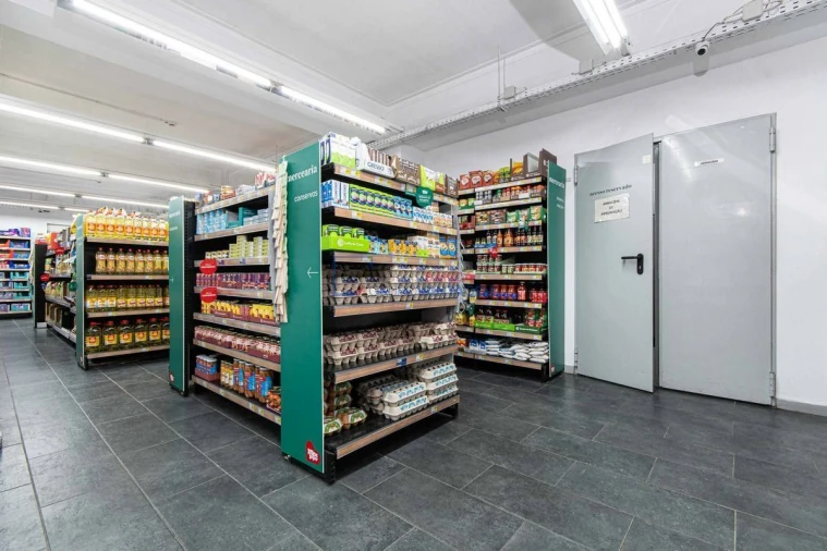 Loja para Venda em Alvalade Foto 17