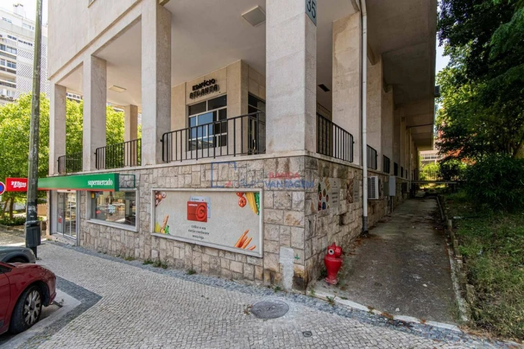 Loja para Venda em Alvalade Foto 8