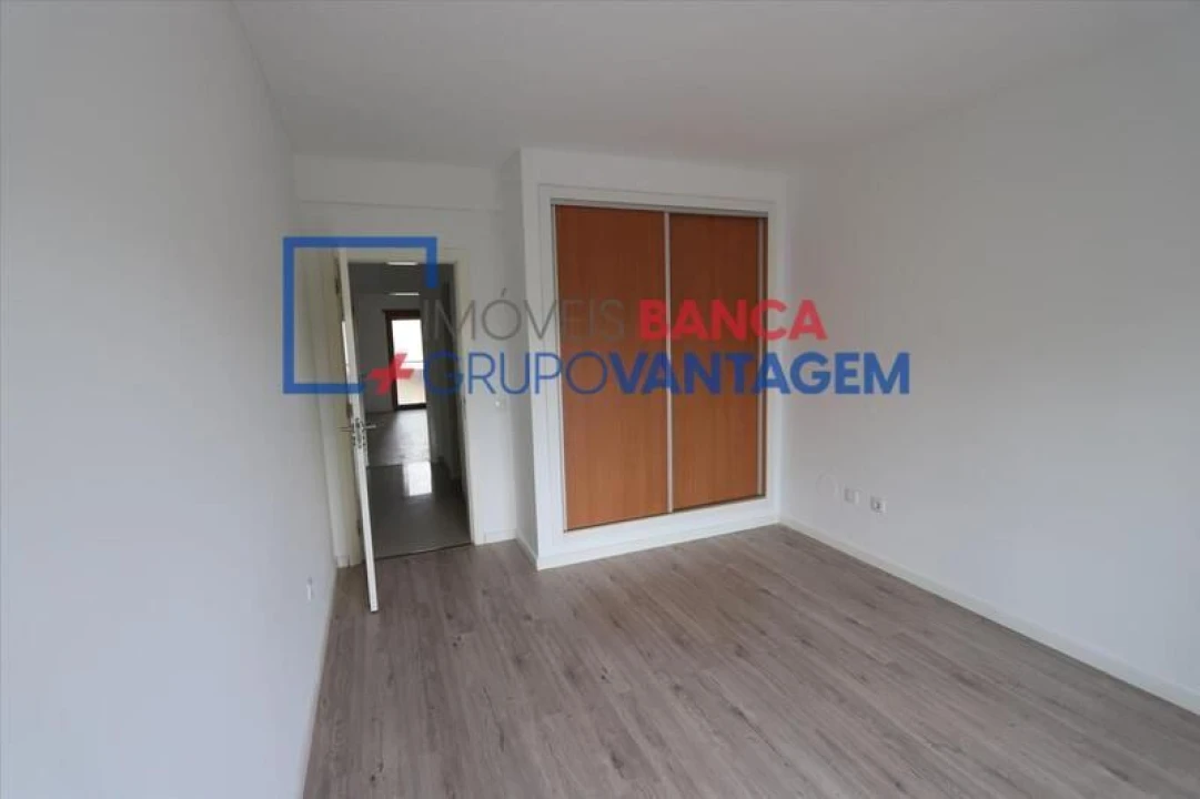 Apartamento T4 para Venda em Pinhal Novo Foto 7