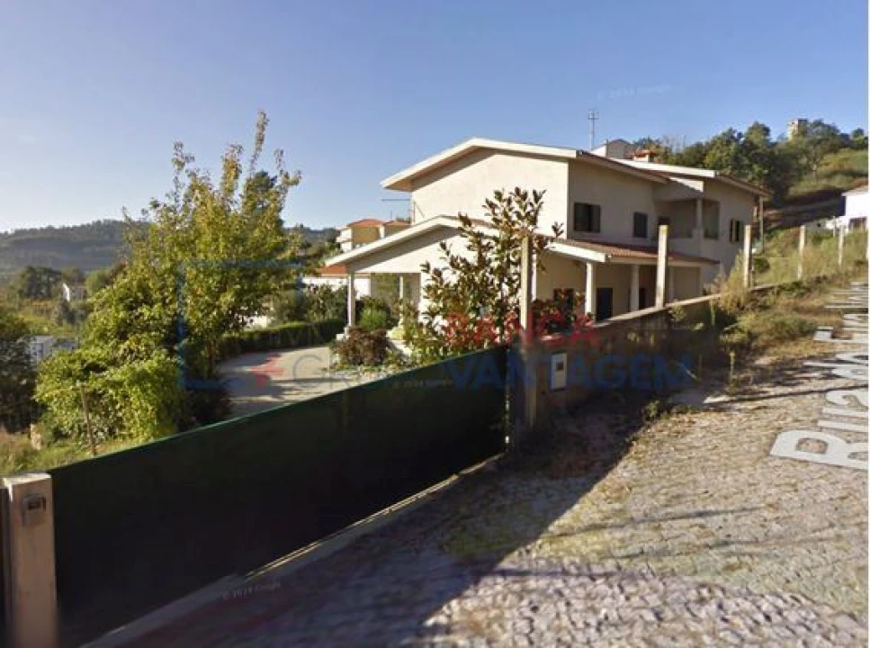 Moradia T4 para Venda em Torrados e Sousa Foto 1