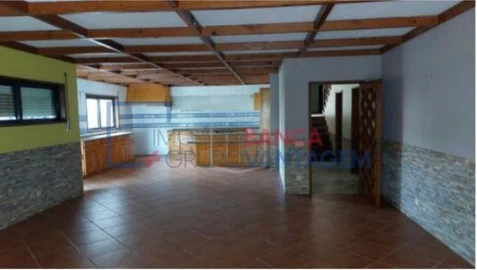 Moradia T5 para Venda em Ruivães e Novais