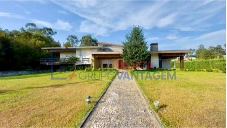 Moradia T5 para Venda em Ruivães e Novais