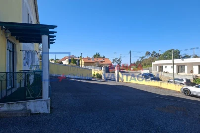 Negócio para Venda em Venda do Pinheiro e Santo Estêvão das Galés