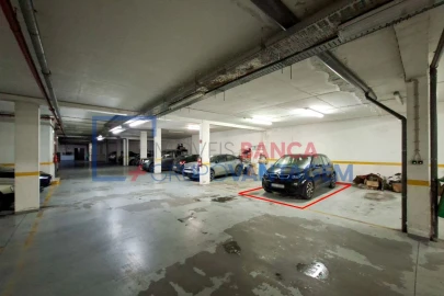 Negócio para Venda em Venda do Pinheiro e Santo Estêvão das Galés