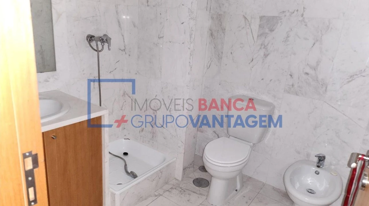 Apartamento T2 para Venda em Oliveira do Douro Foto 5