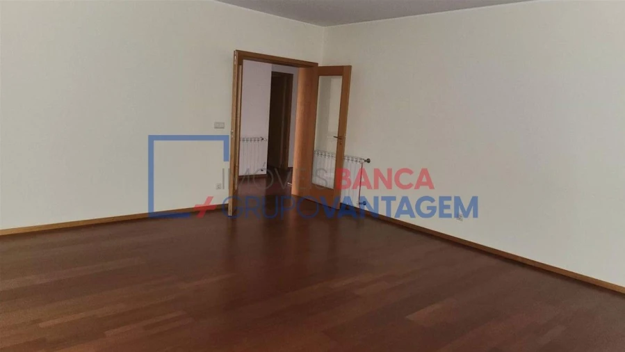 Apartamento T2 para Venda em Oliveira do Douro Foto 4