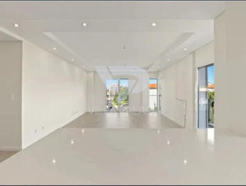 Apartamento T2 para Arrendamento em Carcavelos e Parede