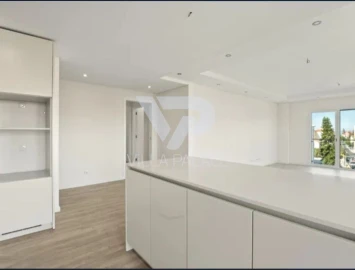 Apartamento T2 para Arrendamento em Carcavelos e Parede