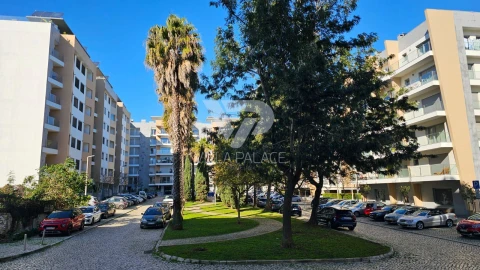 Apartamento T2 para Arrendamento em Carcavelos e Parede
