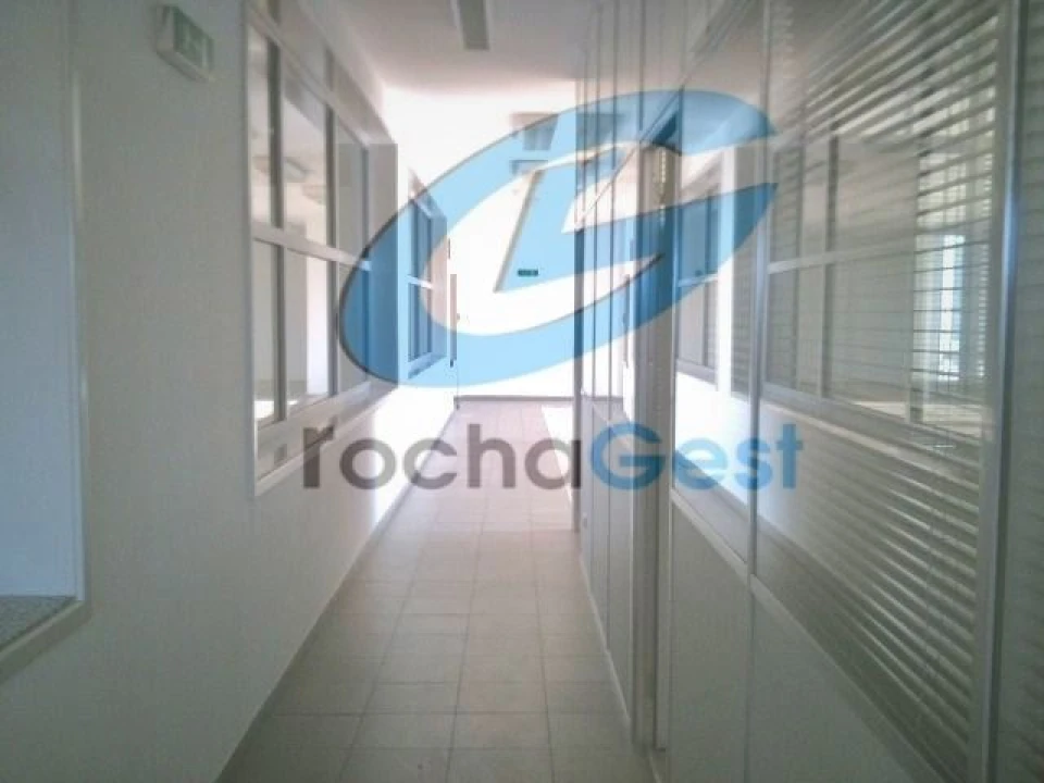 Armazém para Arrendamento em Canelas Foto 14