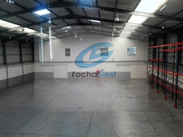 Armazém para Arrendamento em Canelas