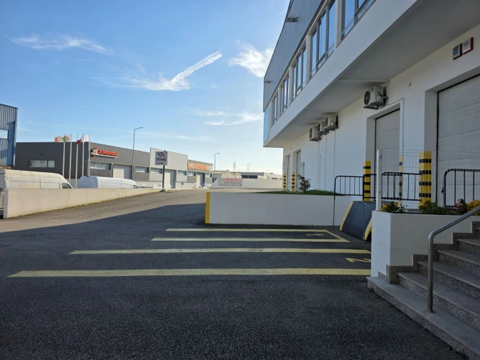 Armazém para Arrendamento em Canelas Foto 3