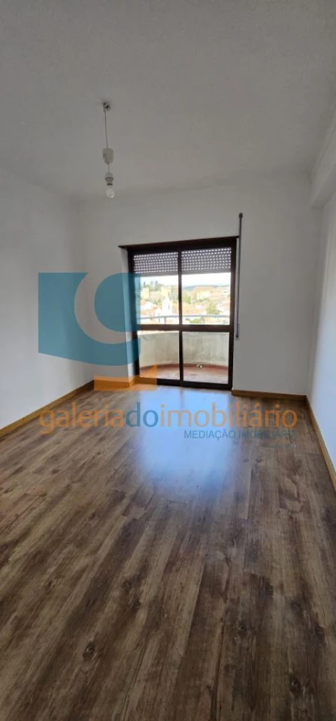 Apartamento T3 para Arrendamento em Torres Novas (Santa Maria, Salvador e Santiago)