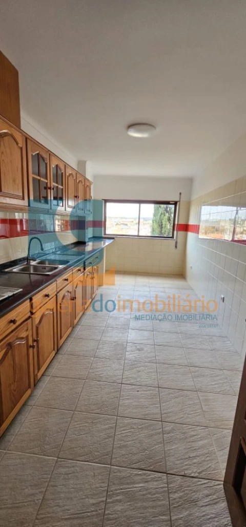 Apartamento T3 para Arrendamento em Torres Novas (Santa Maria, Salvador e Santiago)