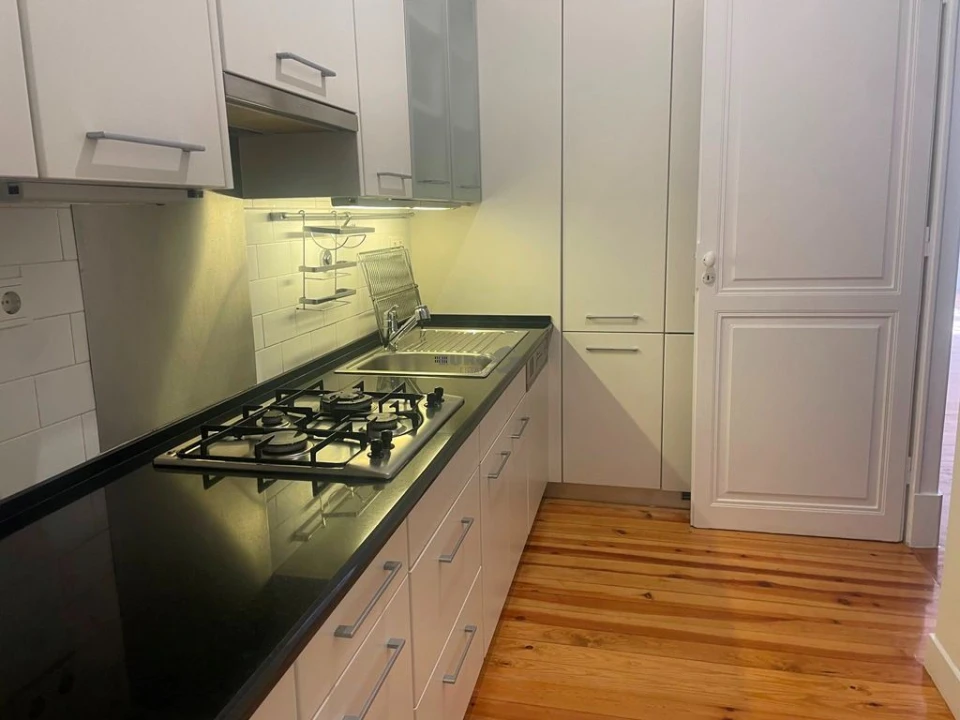 Apartamento T1 para Arrendamento em Santa Maria Maior Foto 2