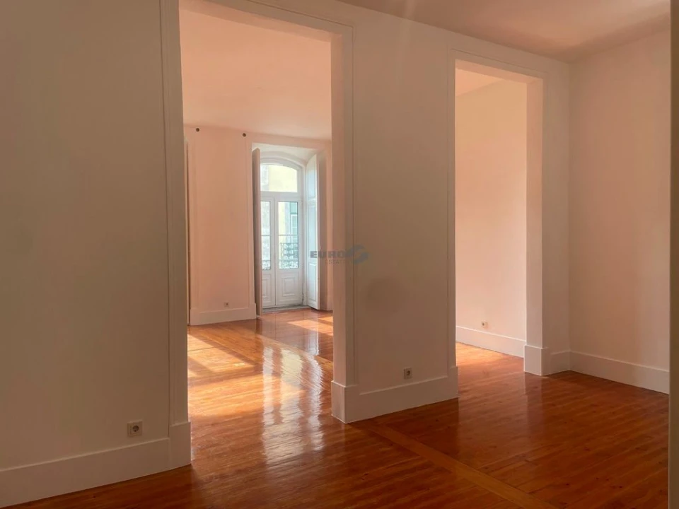 Apartamento T1 para Arrendamento em Santa Maria Maior Foto 17