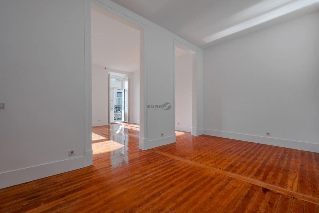 Apartamento T1 para Arrendamento em Santa Maria Maior Foto 5