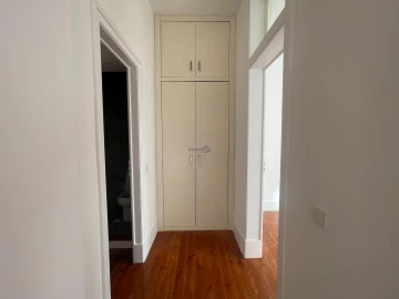 Apartamento T1 para Arrendamento em Santa Maria Maior