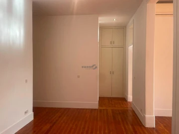 Apartamento T1 para Arrendamento em Santa Maria Maior