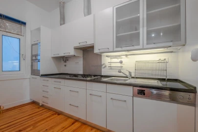 Apartamento T1 para Arrendamento em Santa Maria Maior