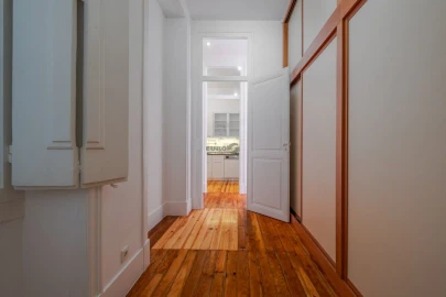Apartamento T1 para Arrendamento em Santa Maria Maior