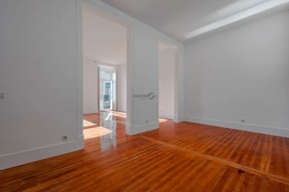 Apartamento T1 para Arrendamento em Santa Maria Maior