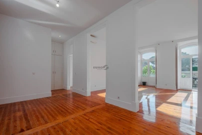 Apartamento T1 para Arrendamento em Santa Maria Maior