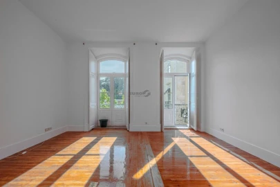 Apartamento T1 para Arrendamento em Santa Maria Maior
