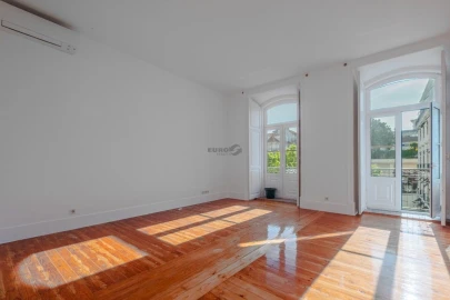 Apartamento T1 para Arrendamento em Santa Maria Maior