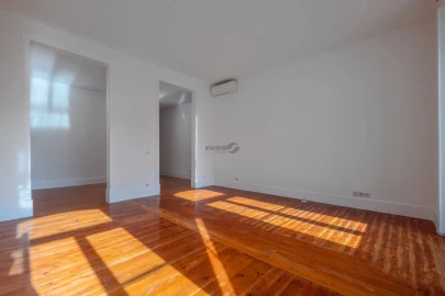 Apartamento T1 para Arrendamento em Santa Maria Maior