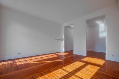 Apartamento T1 para Arrendamento em Santa Maria Maior