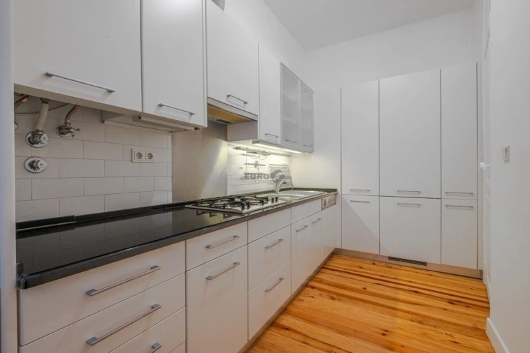 Apartamento T1 para Arrendamento em Santa Maria Maior Foto 9
