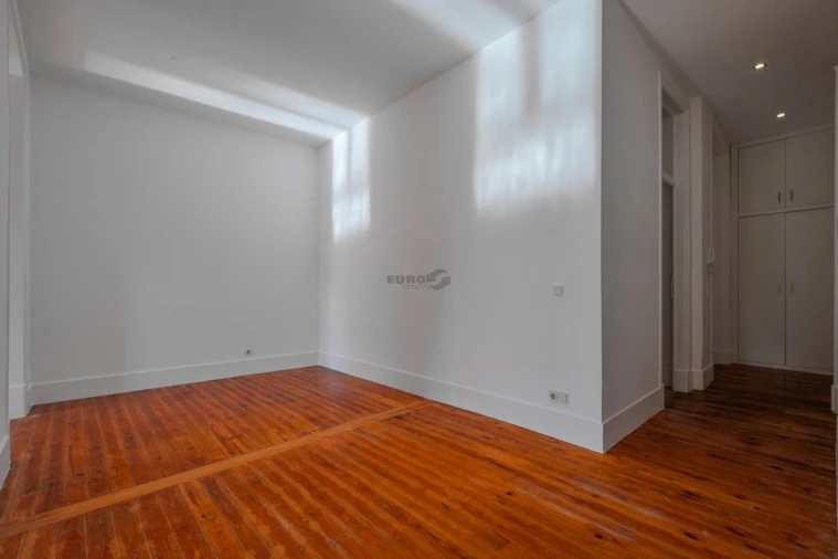 Apartamento T1 para Arrendamento em Santa Maria Maior Foto 4