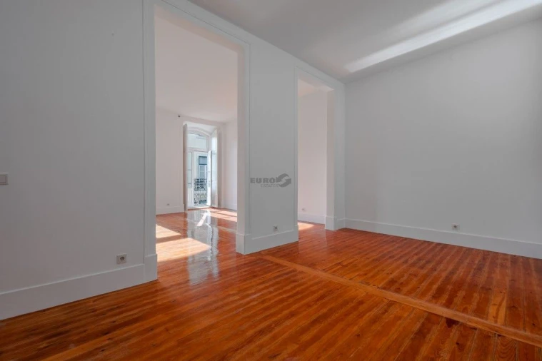 Apartamento T1 para Arrendamento em Santa Maria Maior Foto 5
