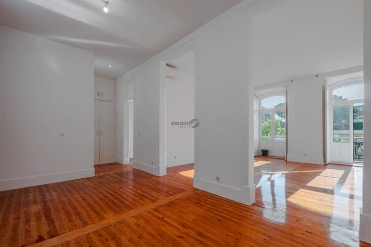 Apartamento T1 para Arrendamento em Santa Maria Maior Foto 2