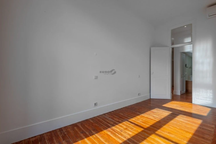 Apartamento T1 para Arrendamento em Santa Maria Maior Foto 21