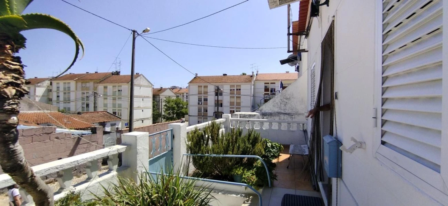 Moradia T6 para Venda em Laranjeiro e Feijó Foto 5