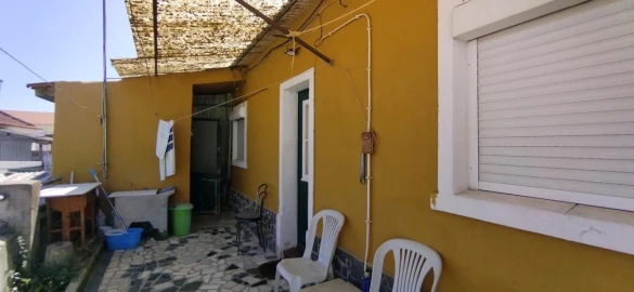 Moradia T6 para Venda em Laranjeiro e Feijó