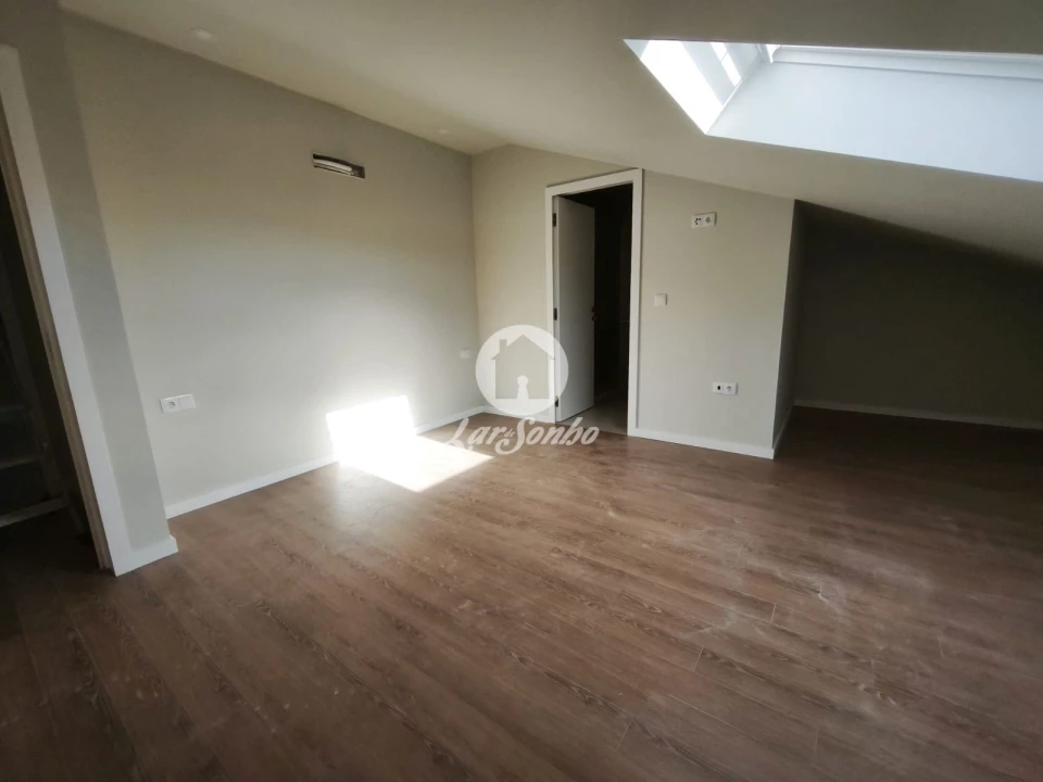 Apartamento T4 para Venda em Arcozelo Foto 12