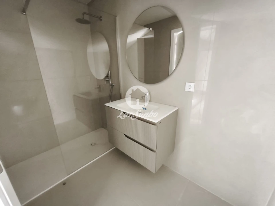 Apartamento T4 para Venda em Arcozelo Foto 14