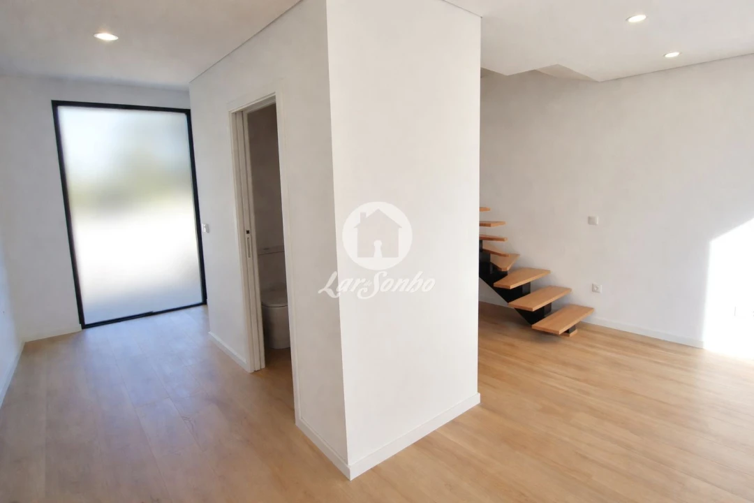 Moradia T2 para Venda em Lijo Foto 4