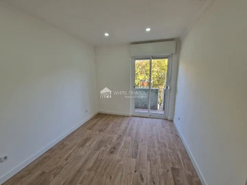 Apartamento T4 para Venda em Águas Livres