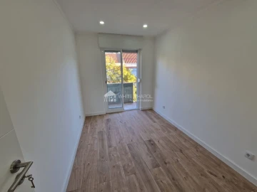 Apartamento T4 para Venda em Águas Livres