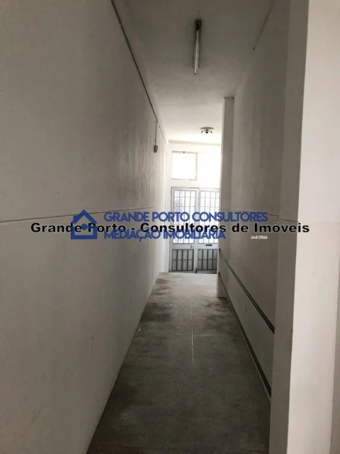 Armazém para Arrendamento em Paranhos