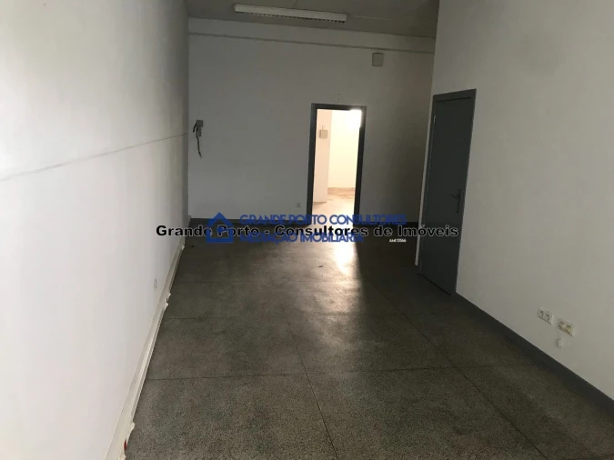 Armazém para Arrendamento em Paranhos Foto 6