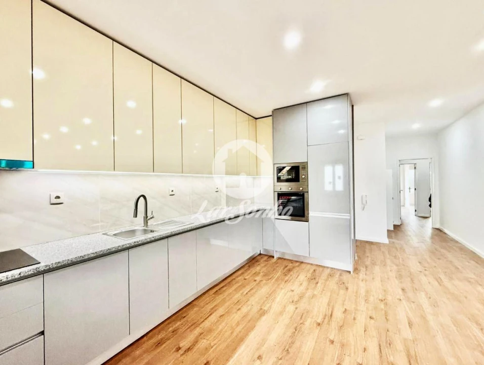Apartamento T3 para Venda em Aguas Santas Foto 2