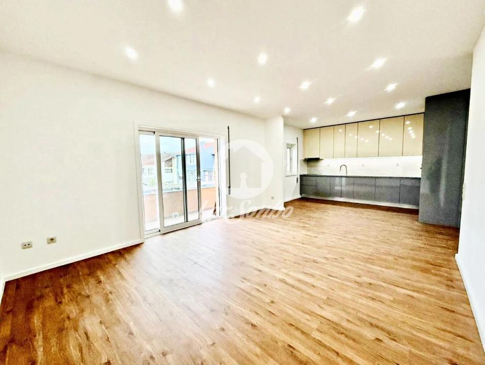 Apartamento T3 para Venda em Aguas Santas Foto 1