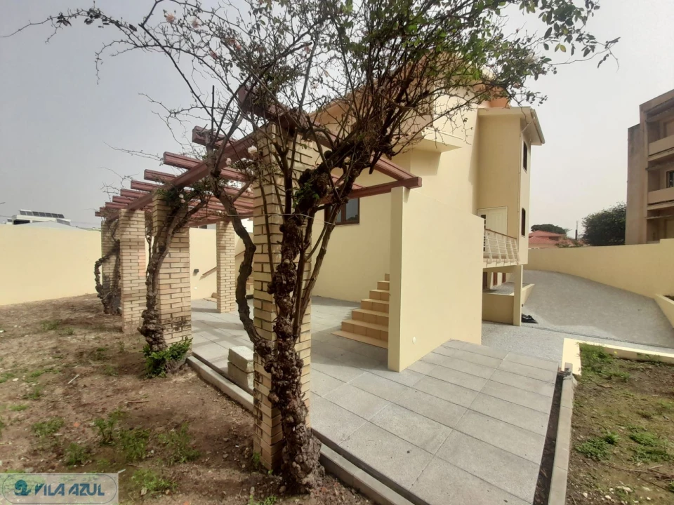 Moradia T4 para Venda em Gulpilhares e Valadares Foto 4